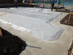 防湿シ－ト設置