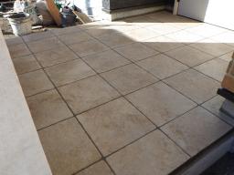 玄関タイル工事