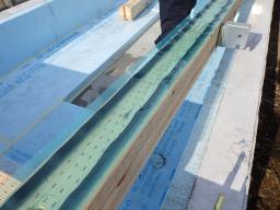 土台に機密パッキン施工