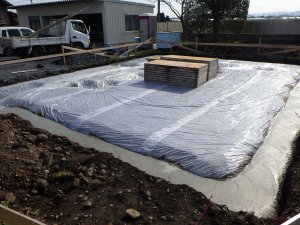 防湿シート張り完了