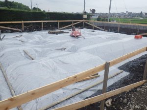 防湿シート張り完了